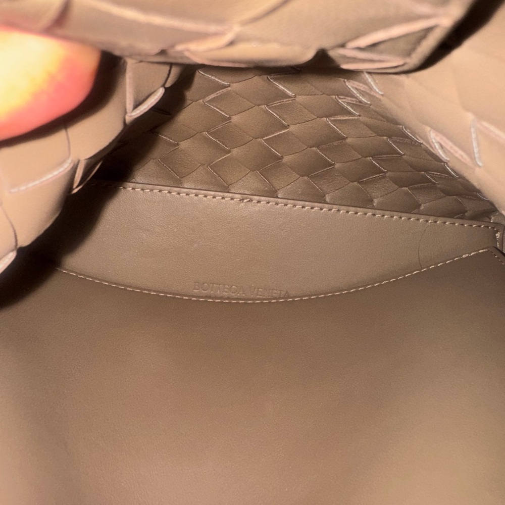 BOTTEGA VENETA
Andiamo small intrecciato leather tote - Picture 8 of 11